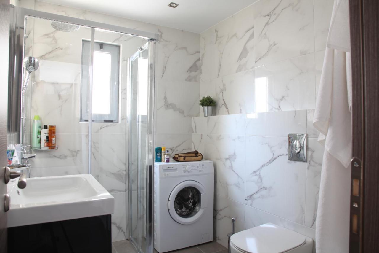 Edem Beach Apartment With Sea View By Athenian Homes Екстериор снимка